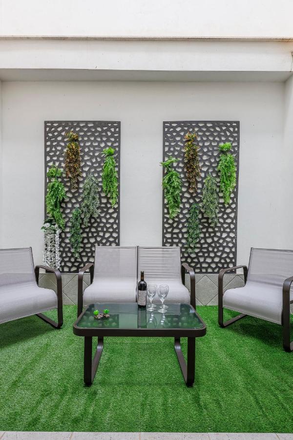 Family Suit Principal Encantos De Sevilla Экстерьер фото