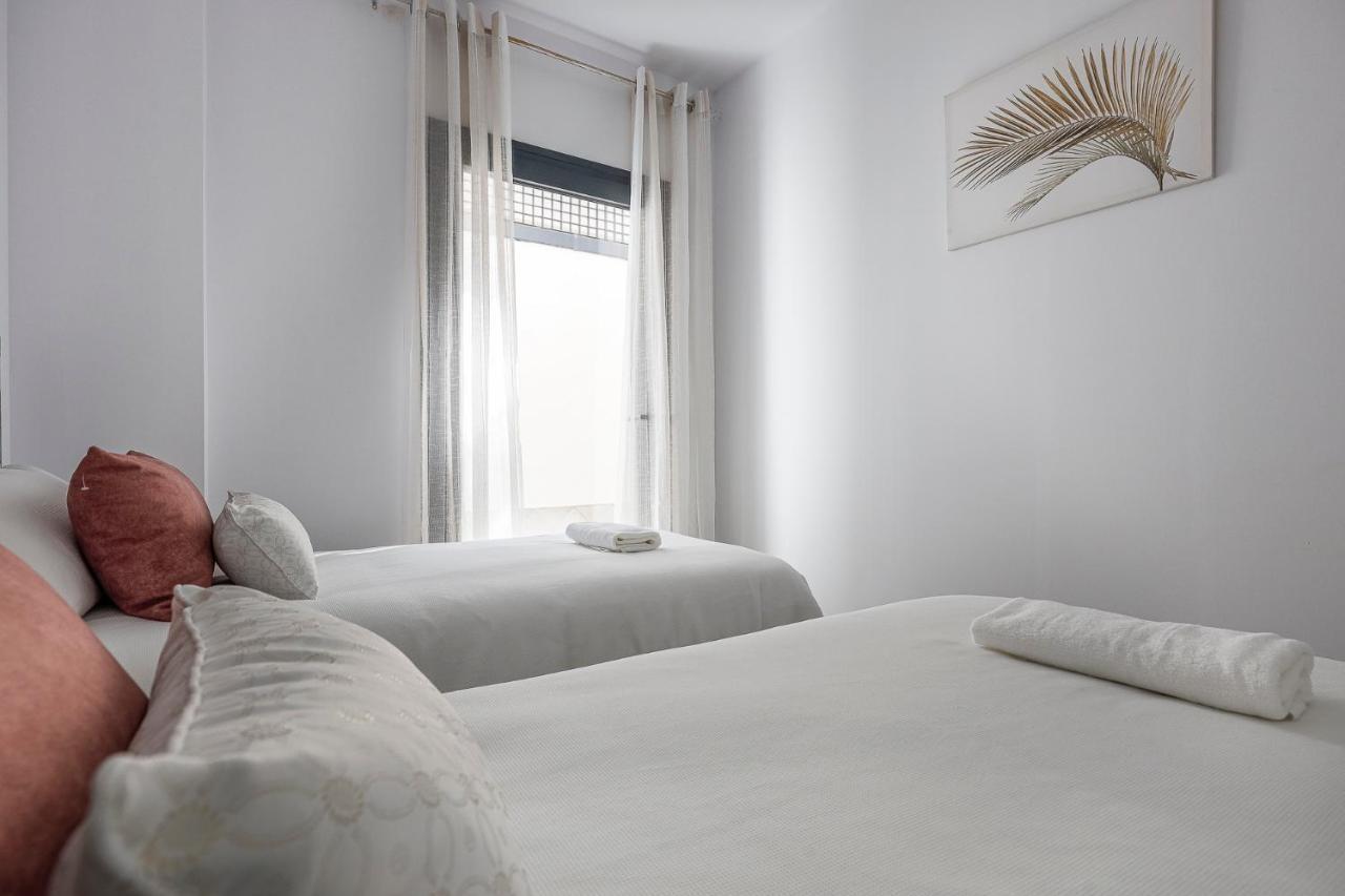 Family Suit Principal Encantos De Sevilla Экстерьер фото